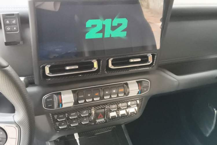 Used 212 T01 2024 2.0T Mechanic Audio And AC Panel