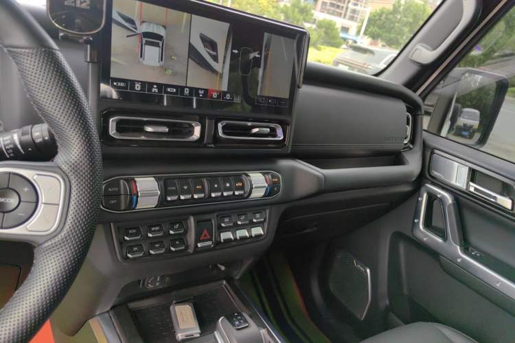 Used 212 T01 2024 2.0T Mechanic Audio And AC Panel