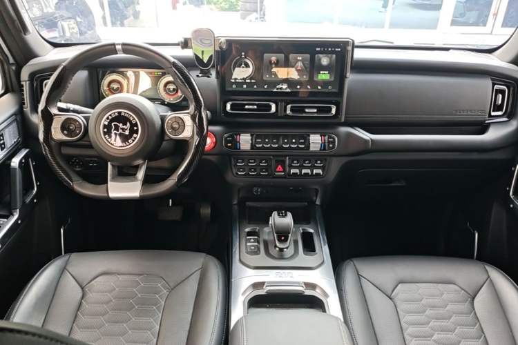 Used 212 T01 2024 2.0T Mechanic Center Console