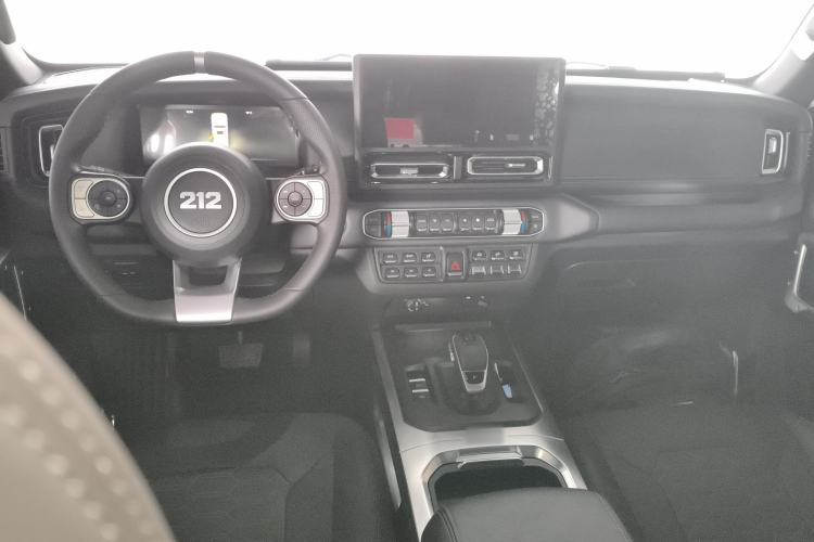 Used 212 T01 2024 2.0T Mechanic Center Console