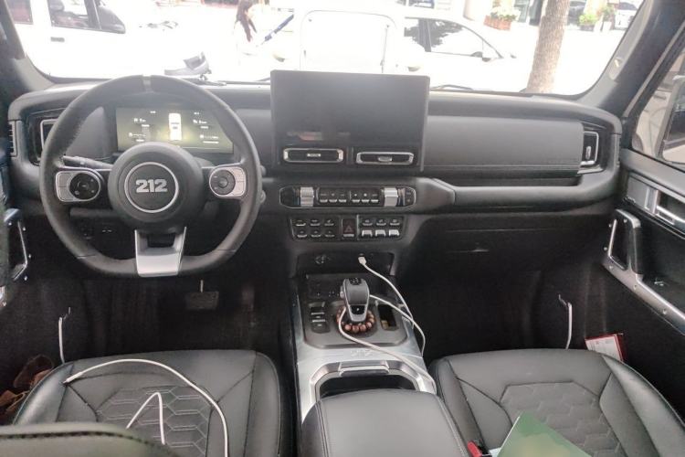 Used 212 T01 2024 2.0T Mechanic Center Console