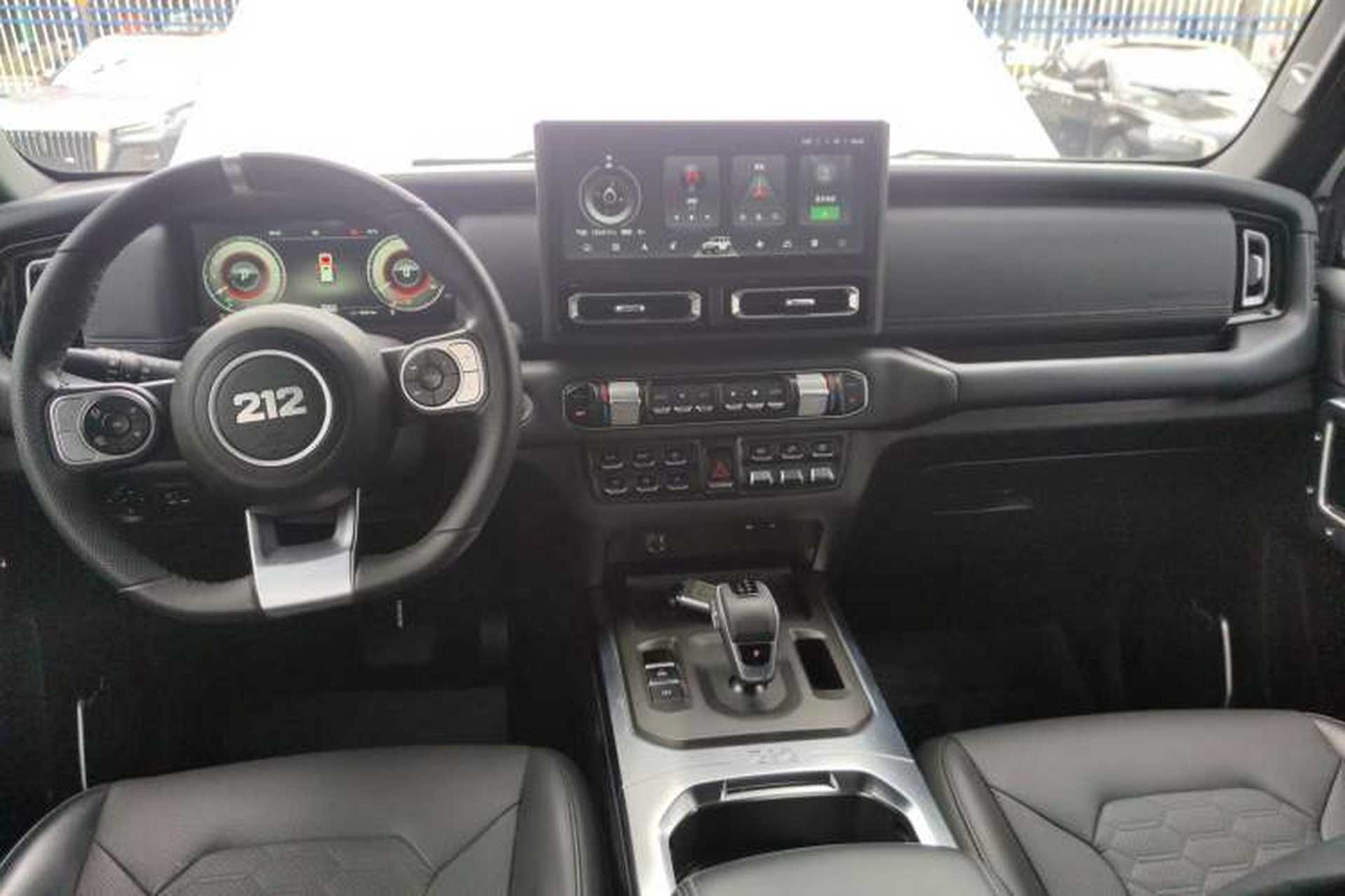 Used 212 T01 2024 2.0T Explorer Center Console