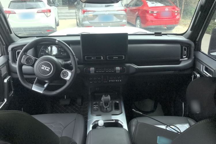 Used 212 T01 2024 2.0T Mechanic Center Console