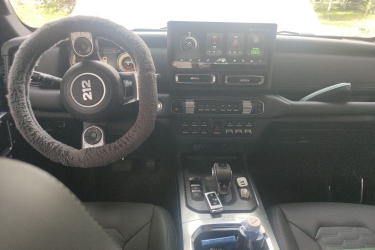 Used 212 T01 2024 2.0T Mechanic Center Console