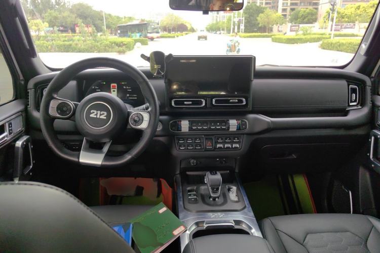 Used 212 T01 2024 2.0T Mechanic Center Console