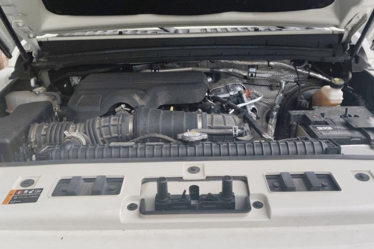 Used 212 T01 2024 2.0T Explorer Engine Bay