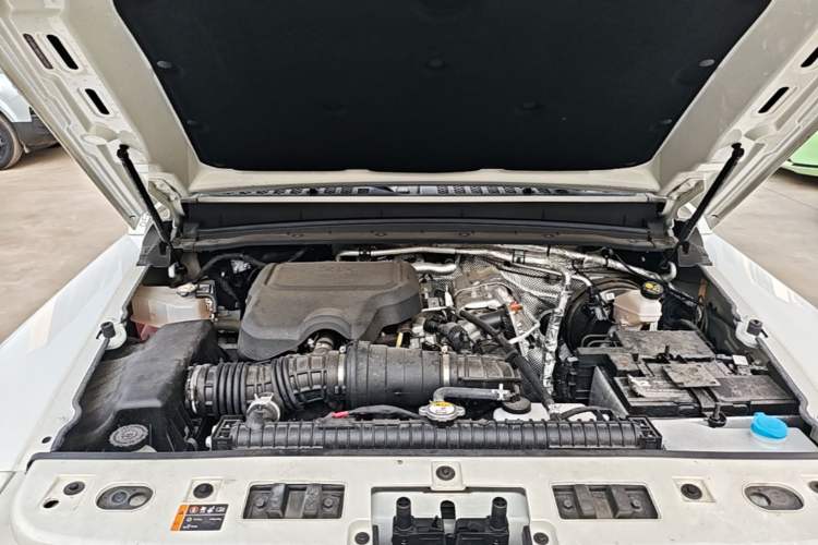 Used 212 T01 2024 2.0T Mechanic Engine Bay
