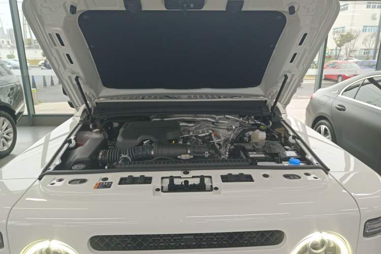 Used 212 T01 2024 2.0T Mechanic Engine Bay