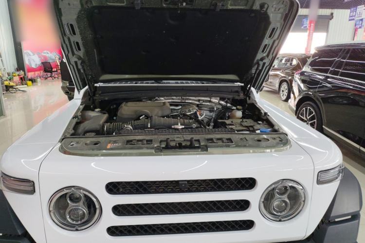 Used 212 T01 2024 2.0T Explorer Engine Bay