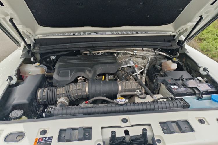 Used 212 T01 2024 2.0T Explorer Engine Bay