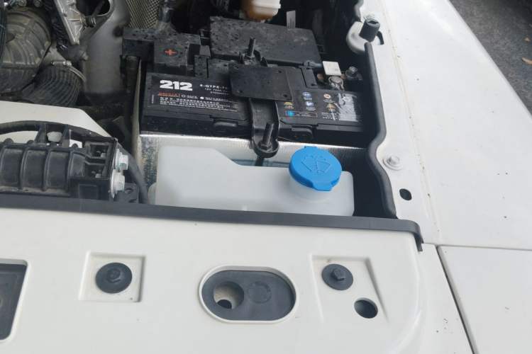 Used 212 T01 2024 2.0T Explorer Engine Bay Left