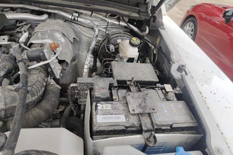 Used 212 T01 2024 2.0T Mechanic Engine Bay Left