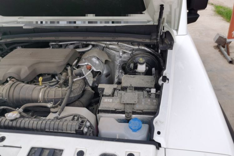 Used 212 T01 2024 2.0T Explorer Engine Bay Left