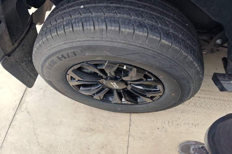 Used 212 T01 2024 2.0T Explorer Exterior 5