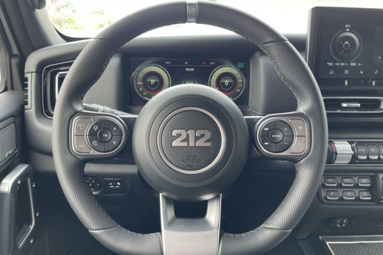 Used 212 T01 2024 2.0T Explorer Interior 1