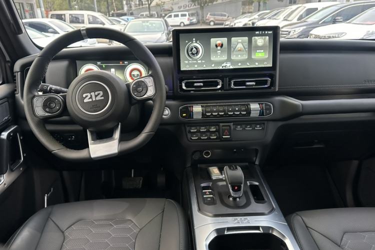 Used 212 T01 2024 2.0T Mechanic Interior 1