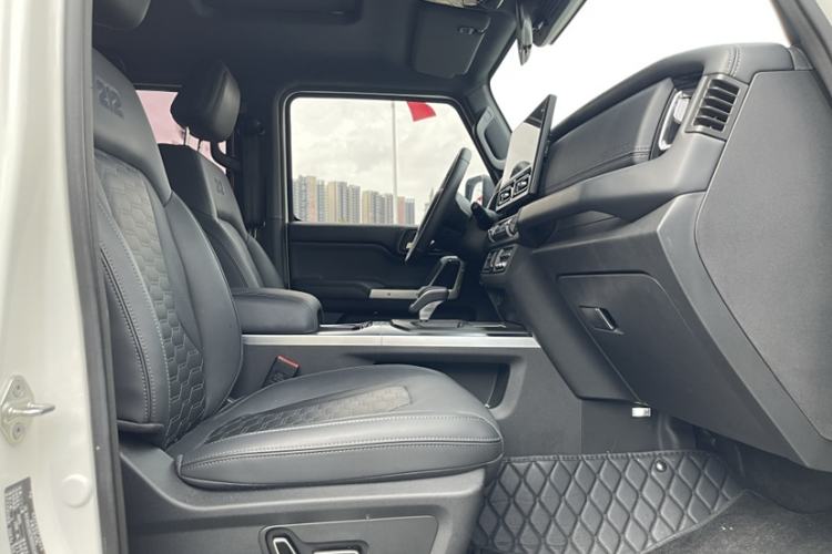 Used 212 T01 2024 2.0T Explorer Interior 10