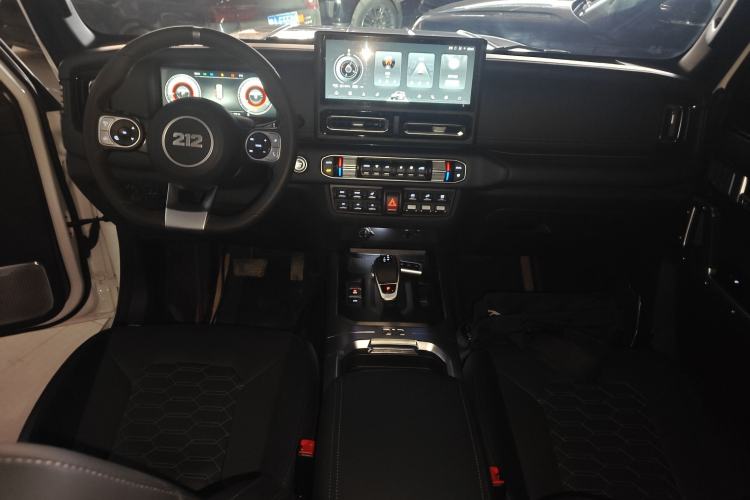 Used 212 T01 2024 2.0T Mechanic Interior 2