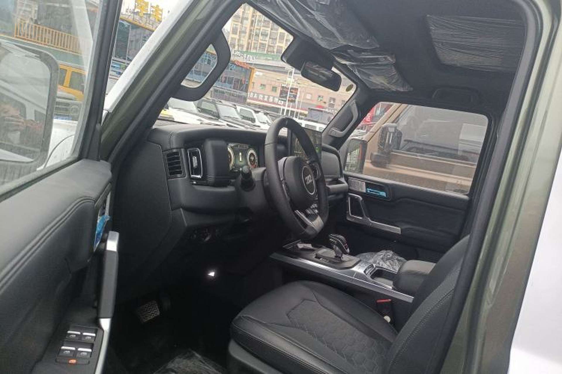 Used 212 T01 2024 2.0T Explorer Interior 3