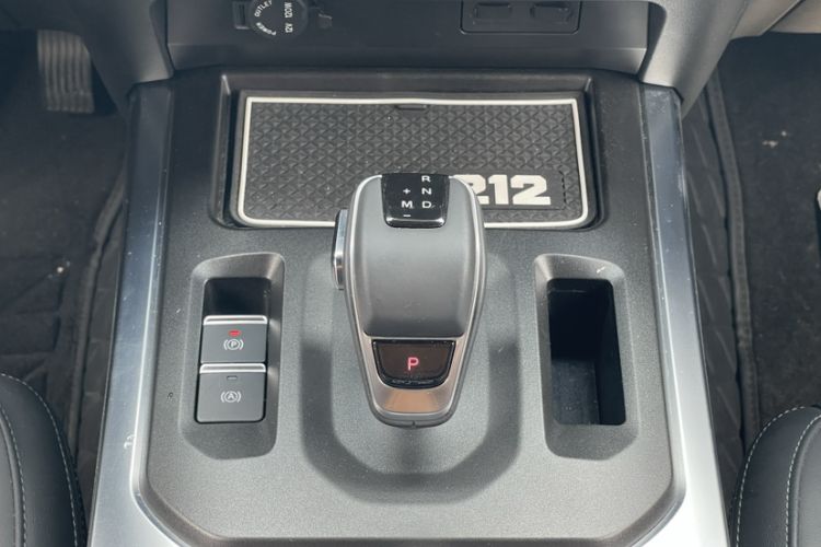 Used 212 T01 2024 2.0T Explorer Interior 4