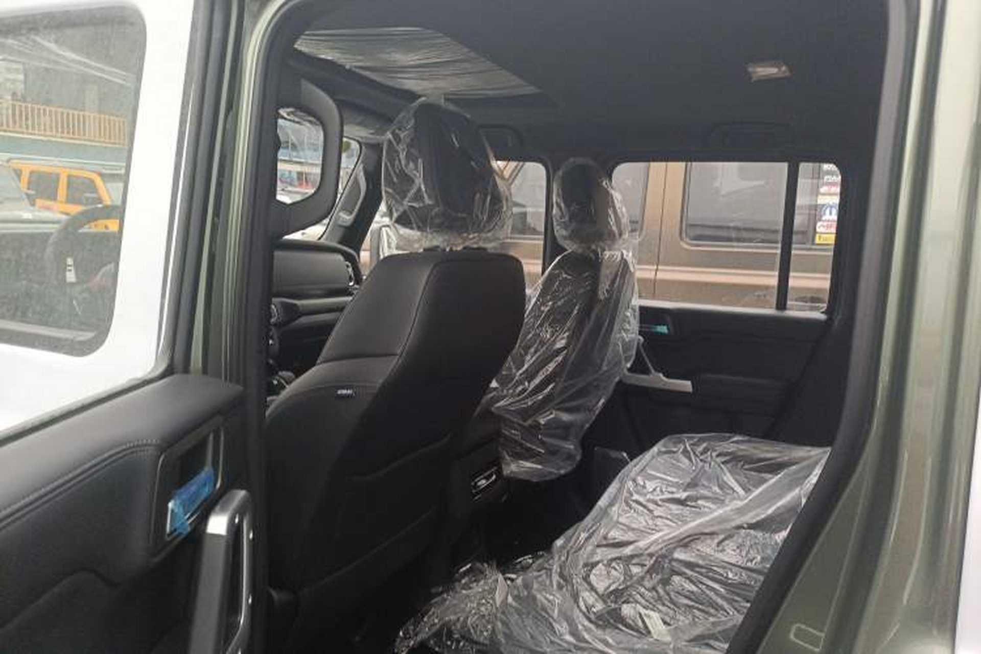 Used 212 T01 2024 2.0T Explorer Interior 4