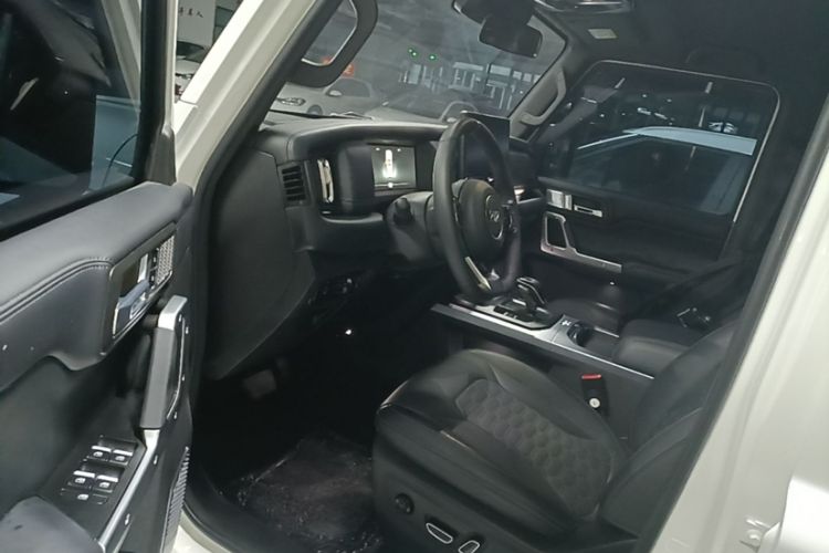 Used 212 T01 2024 2.0T Mechanic Interior 5