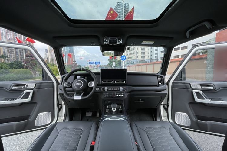 Used 212 T01 2024 2.0T Explorer Interior 8