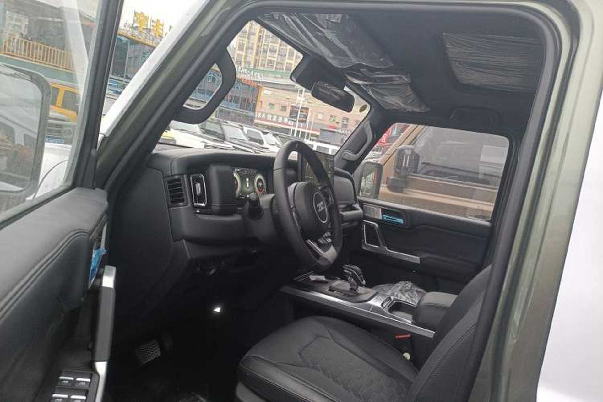 Used 212 T01 2024 2.0T Explorer Left Front Seat