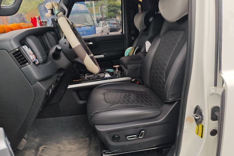 Used 212 T01 2024 2.0T Explorer Left Front Seat