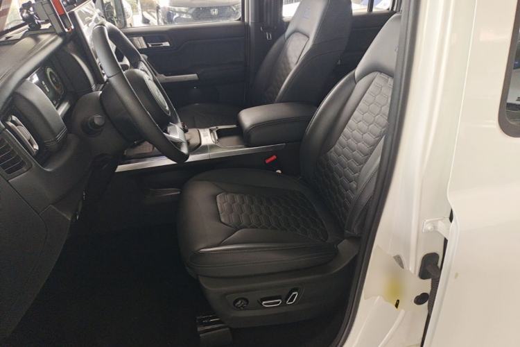 Used 212 T01 2024 2.0T Explorer Left Front Seat