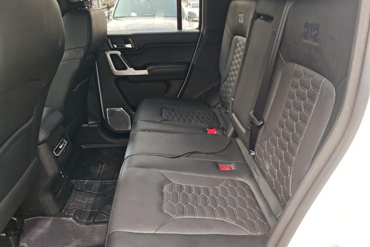 Used 212 T01 2024 2.0T Mechanic Left Rear Seat