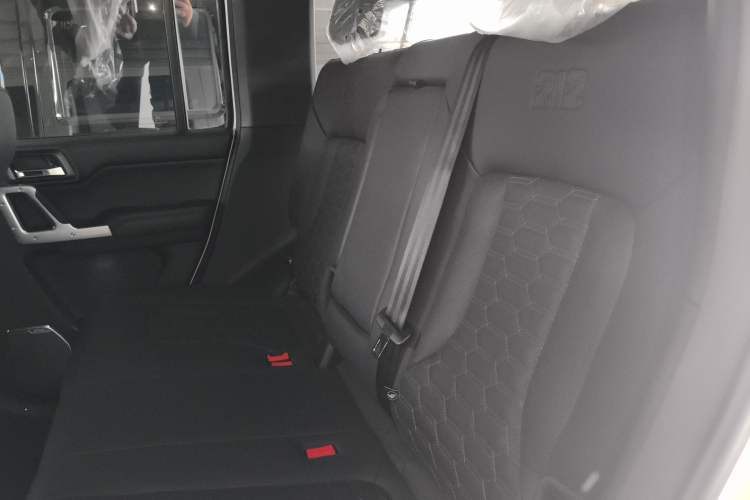 Used 212 T01 2024 2.0T Mechanic Left Rear Seat