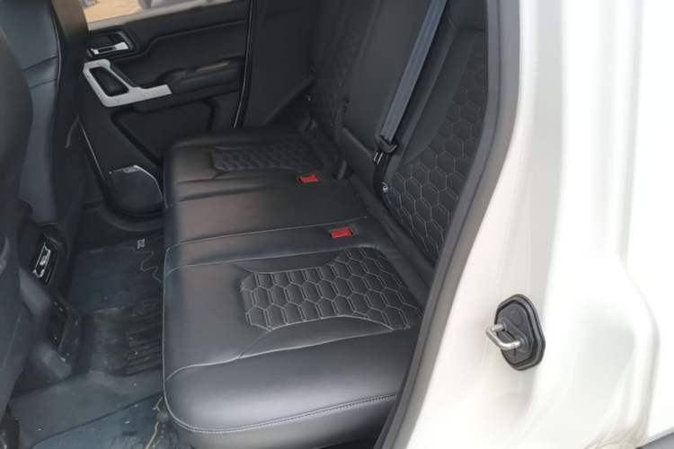 Used 212 T01 2024 2.0T Mechanic Left Rear Seat
