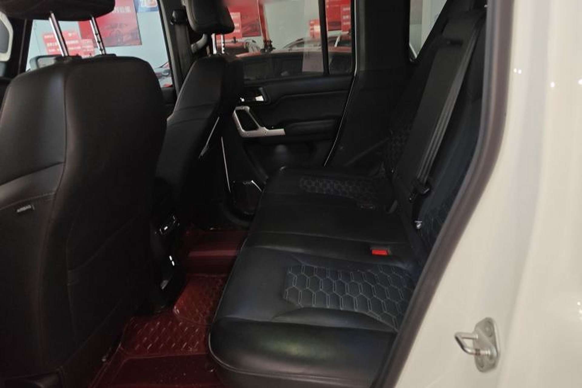 Used 212 T01 2024 2.0T Explorer Left Rear Seat