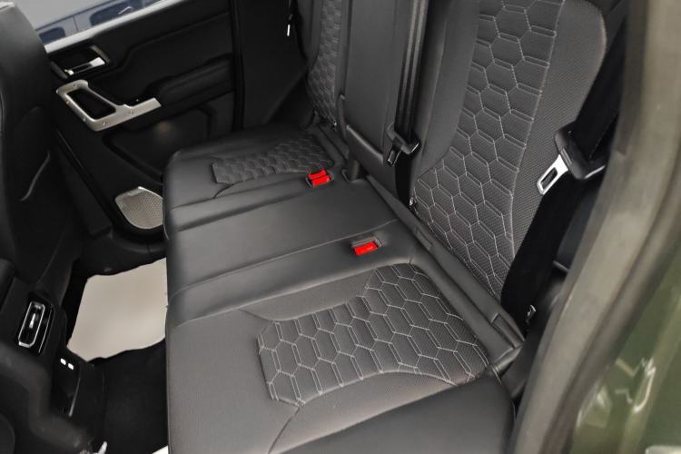 Used 212 T01 2024 2.0T Explorer Left Rear Seat