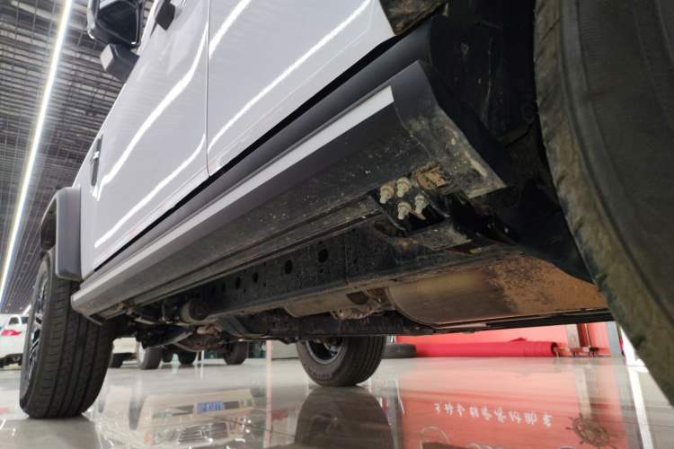 Used 212 T01 2024 2.0T Explorer Left Side Sill