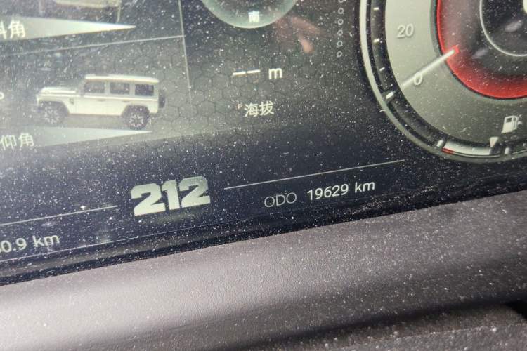 Used 212 T01 2024 2.0T Explorer Odometer Close Up