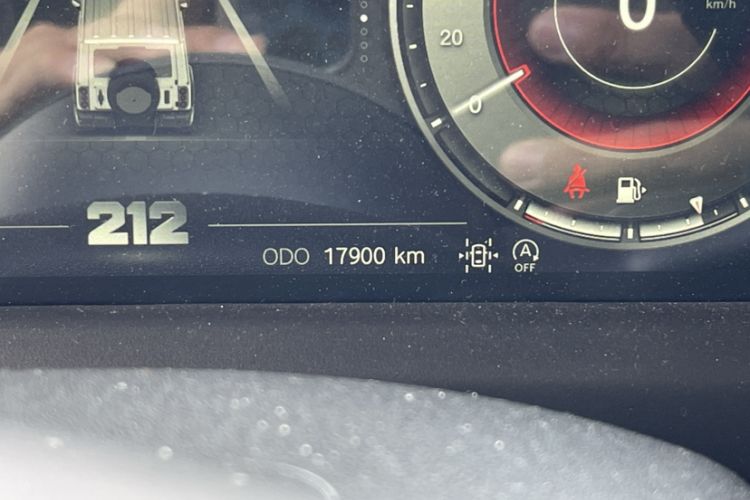 Used 212 T01 2024 2.0T Explorer Odometer Close Up