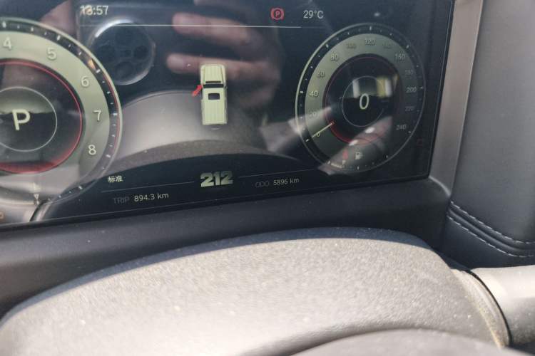 Used 212 T01 2024 2.0T Mechanic Odometer Close Up