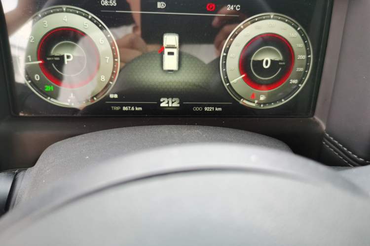 Used 212 T01 2024 2.0T Explorer Odometer Close Up