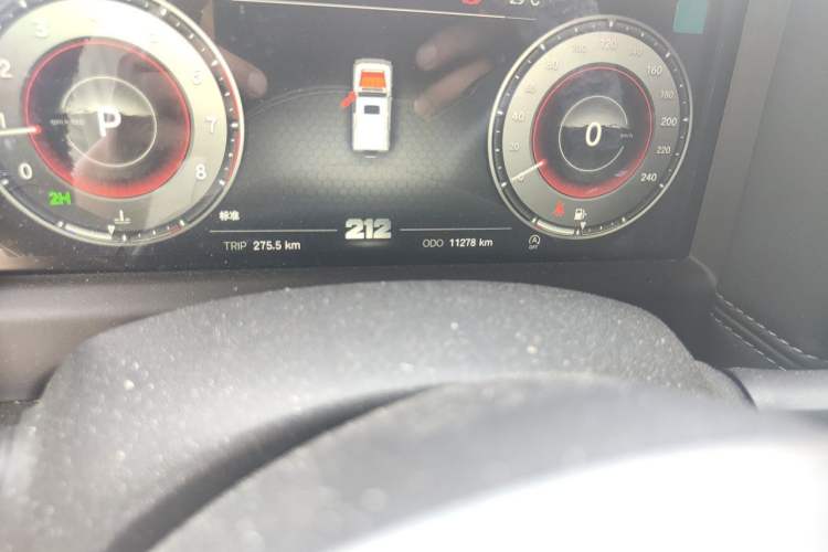 Used 212 T01 2024 2.0T Mechanic Odometer Close Up