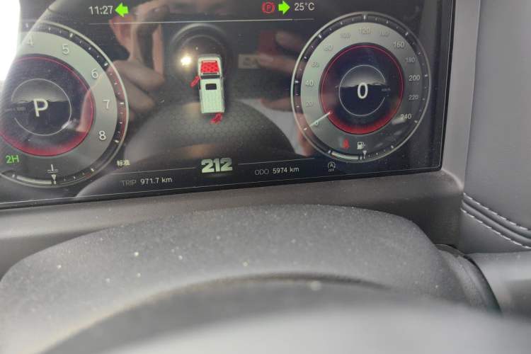 Used 212 T01 2024 2.0T Mechanic Odometer Close Up