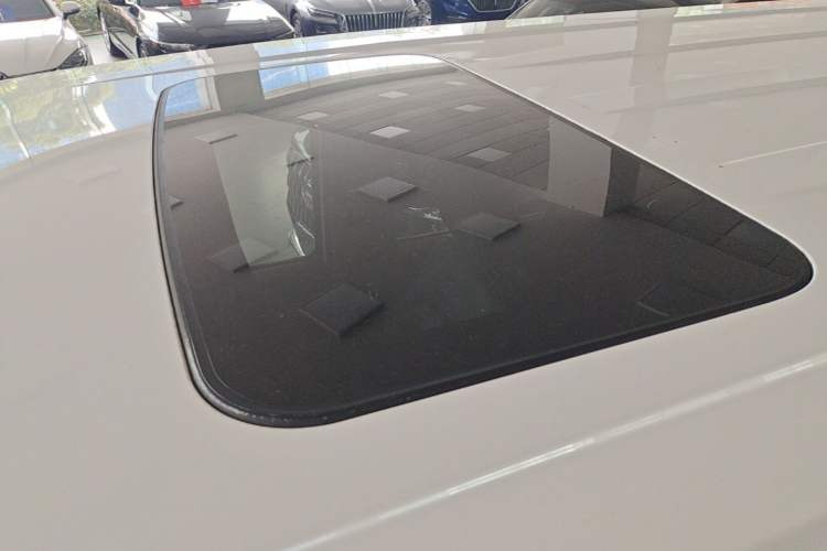 Used 212 T01 2024 2.0T Explorer Roof