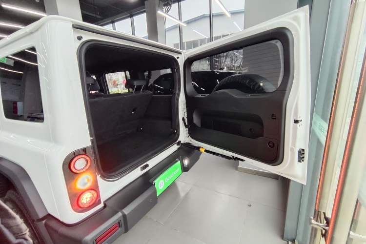 Used 212 T01 2024 2.0T Mechanic Trunk
