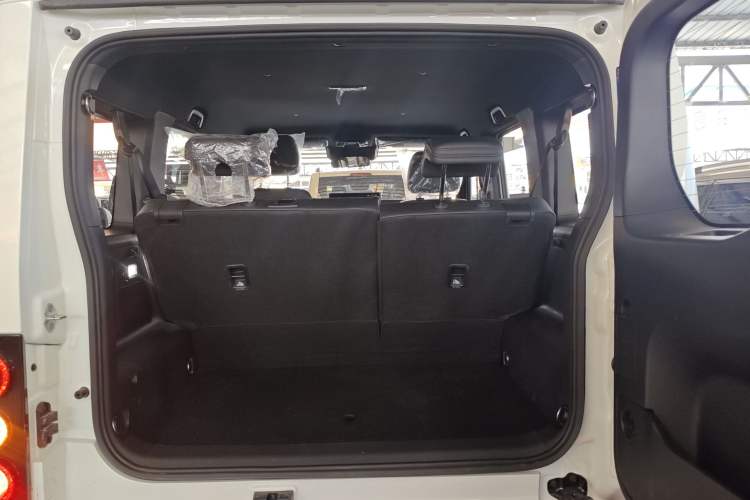 Used 212 T01 2024 2.0T Mechanic Trunk