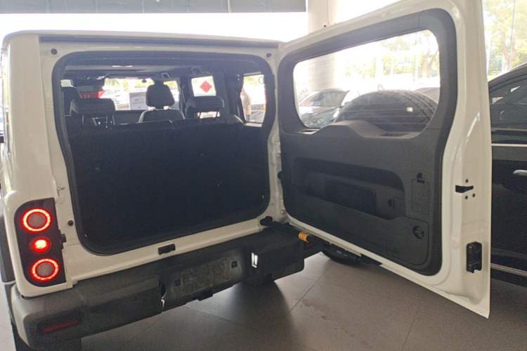 Used 212 T01 2024 2.0T Explorer Trunk