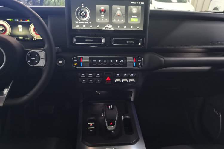 Used 212 T01 2025 2.0T Changfeng Audio And AC Panel