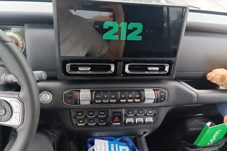 Used 212 T01 2025 Model 2.0T Diesel Audio And AC Panel