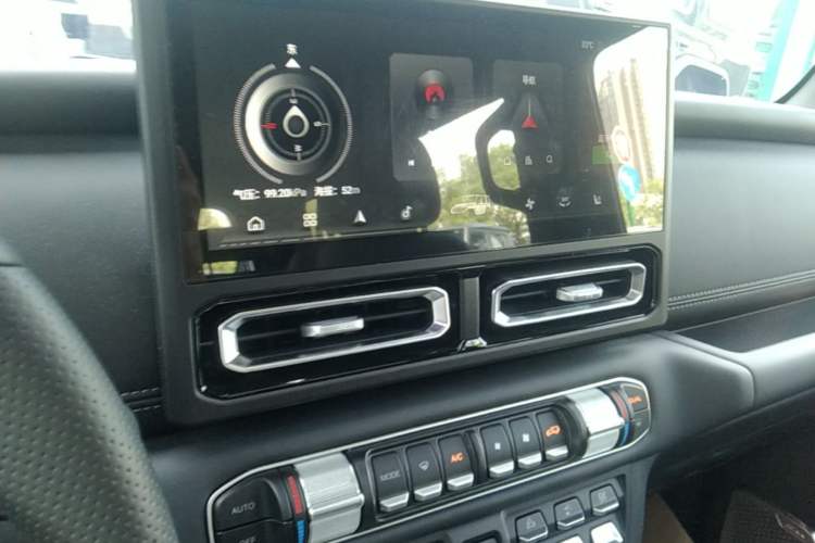 Used 212 T01 2025 Model 2.0T Diesel Audio And AC Panel