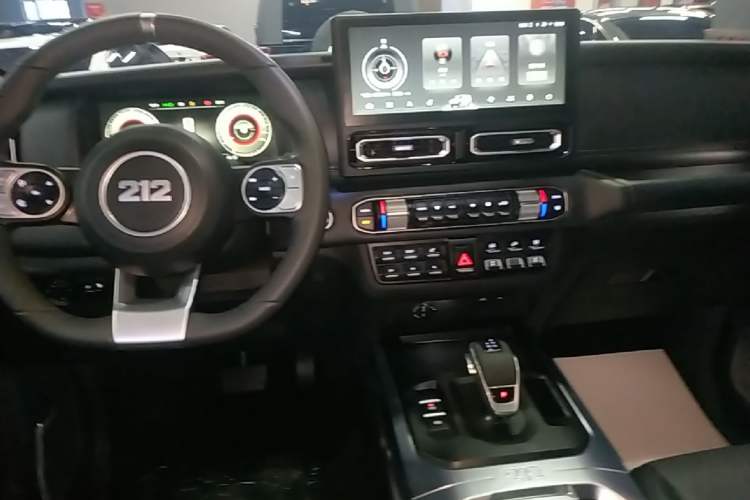 Used 212 T01 2025 2.0T Changfeng Audio And AC Panel
